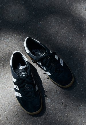 GAZELLE INDOOR - Trainers - core black/wonder white