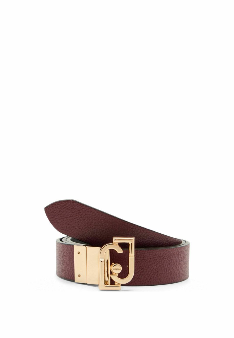Cintura in pelle borgogna con finitura testurizzata, fibbia rettangolare dorata con dettaglio del logo e bordi lisci.