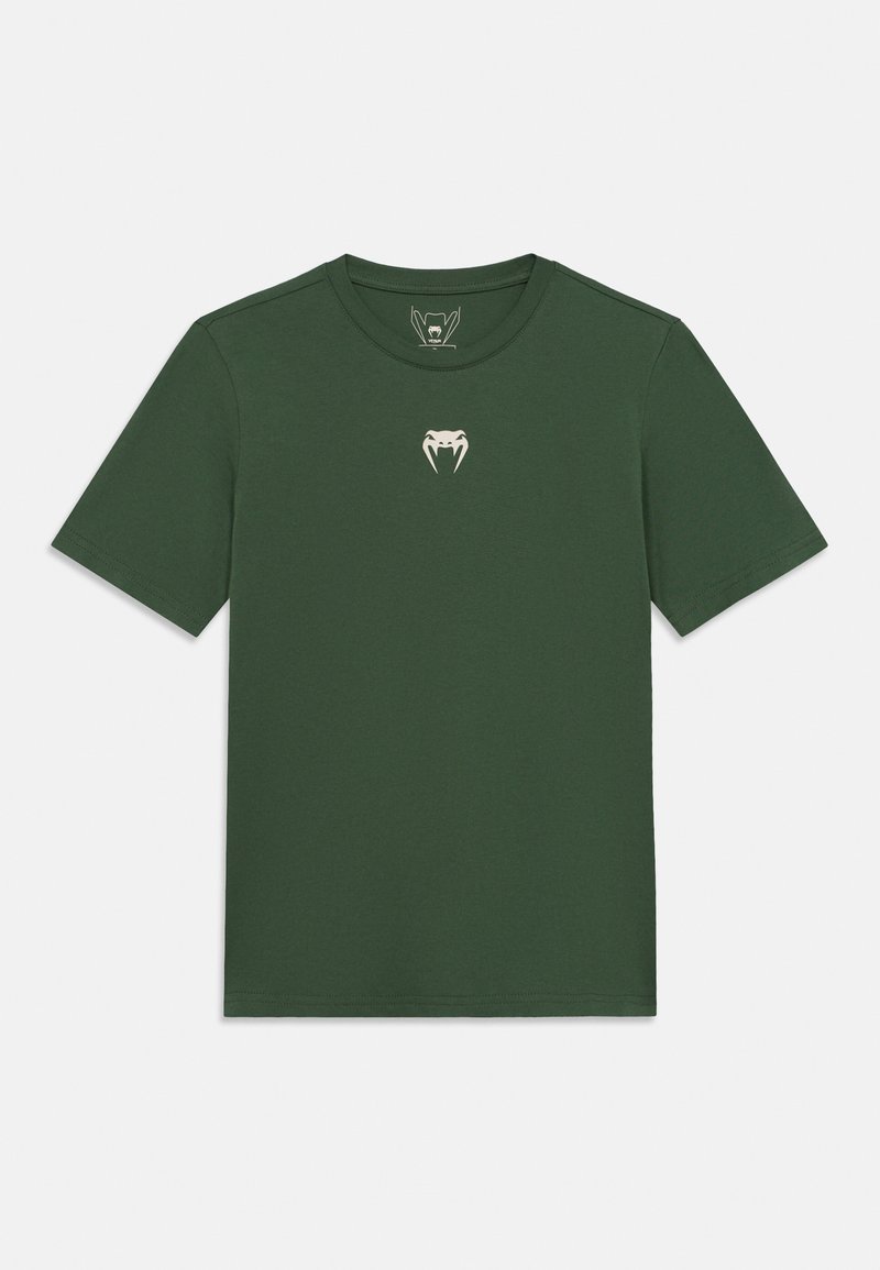 Πράσινο κοντομάνικο μπλουζάκι από απαλό βαμβάκι, με λευκό λογότυπο φιδιού στο στήθος. Κλασικός στρογγυλεμένος λαιμός, μίνιμαλ σχεδιασμός.