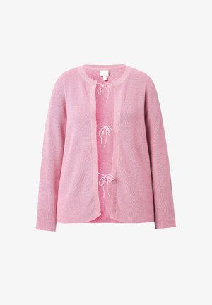 Roze gebreide cardigan met een ronde halslijn, open voorkant en trekkoordaccenten. Heeft lange mouwen en een zachte, gestructureerde afwerking.