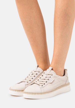 Tamaris Pure Relax Casual lace-ups - ivory