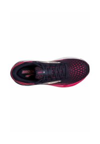 Brooks Ghost 16 hardloopschoen in marineblauw en roze. Heeft een ademende bovenkant van mesh met stippenpatroon, een gevoerde kraag en een gevoerde zool.