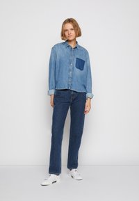 Pepe Jeans CELYN FROM US - Calças de ganga de perna direita - deep ocean blue vintage wash
