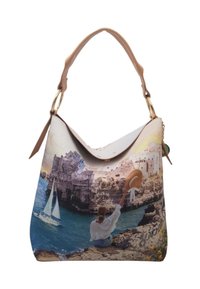 Borsa a spalla marrone con stampa grafica ispirata al mare, raffigurante una donna che saluta, un castello e barche a vela. Texture liscia con dettagli in metallo dorato.