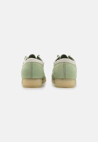 Clarks Originals WALLABEE - Sapatos de atacadores - pale green
