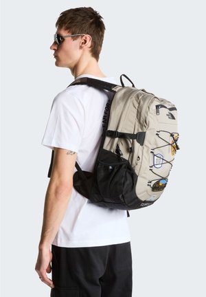 The North Face, BOREALIS CLASSIC PATCH UNISEX - Zaino - stone slab-tnf black-patch