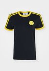 SMILEY CALI TEE - Potiskana majica - black