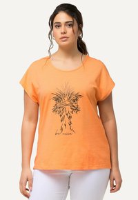 Ulla Popken ANIMAL CAP SLEEVE GRAPHIC - Camiseta estampada - apricot