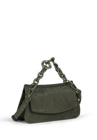 Borsa a tracolla in suede verde oliva con chiusura a patta, dotata di manici a catena verde spessi e dettagli cuciti. Forma rettangolare compatta.