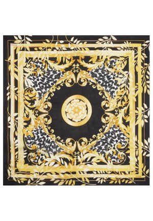 Firkantet tørklæde med sorte, gyldne og hvide udsmykkede blomster- og bladmønstre, der har en central gylden rose og mærkenavnet "Guess" i hjørnerne.