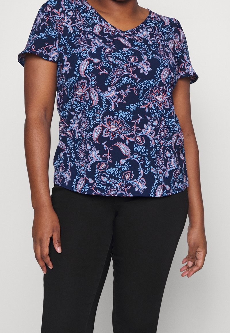 Blusa navy a maniche corte con motivo floreale in tonalità rosa e blu, con scollatura a V e vestibilità rilassata, realizzata in tessuto morbido.