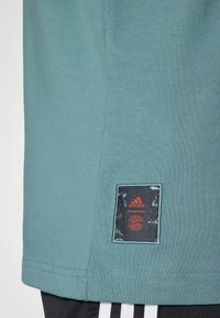 adidas Performance FC BAYERN M�NCHEN SZN TEE - T-shirt basic - hazy emerald