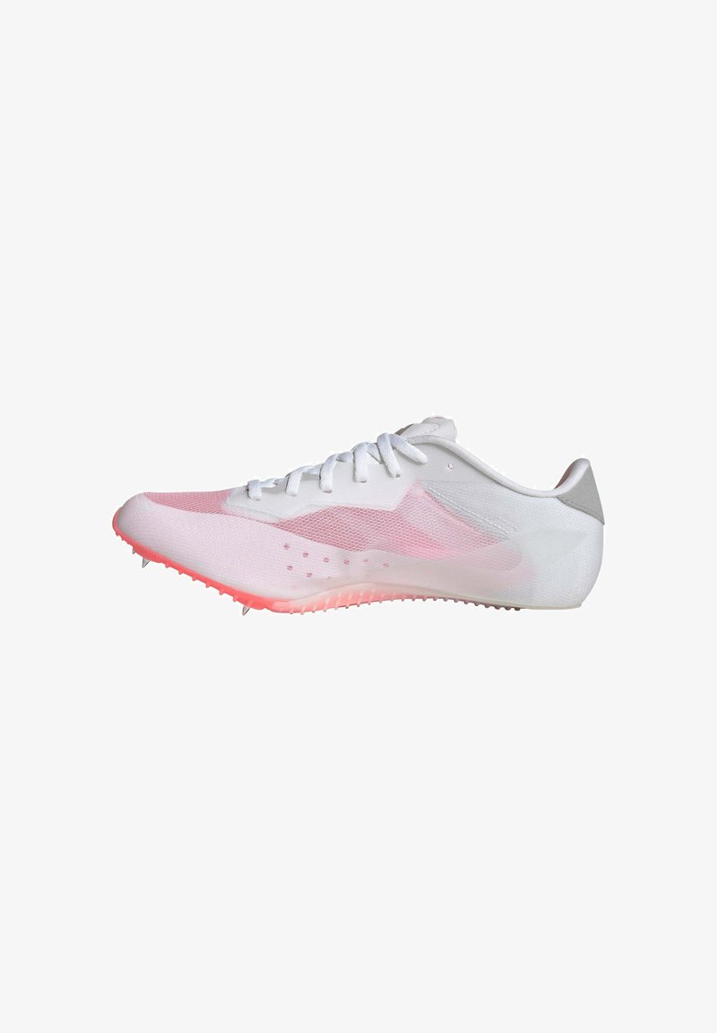 Chaussure d’athlétisme à pointes blanche et rose avec tige en mesh, fermeture à lacets et pointes métalliques sur la semelle, présentée en vue de profil latéral.
