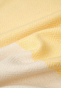 MAЯSIKØH ISOLA DI DINO - Strandhanddoek - yellow