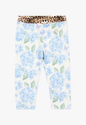 Leggings bianchi con stampa floreale di ortensia blu, foglie verdi, farfalle viola e fascia elastica in vita con stampa leopardata.