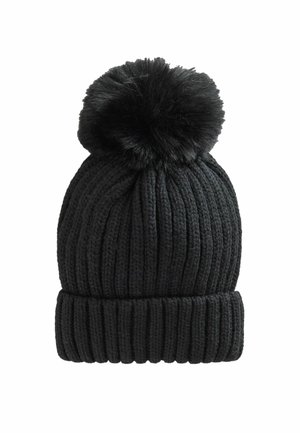 Berretto lavorato a maglia nero con una texture a coste, caratterizzato da un grande pompon soffice sulla sommità e un risvolto alla base.