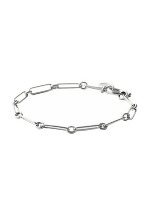 Pulsera de plata con eslabones alternos alargados rectangulares y circulares, asegurada con un cierre de langosta sobre un fondo blanco.