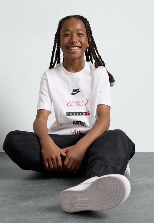 Nike TEE LOGOS UNISEX - Camiseta estampada - white — photo 2