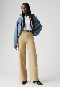 Levi's® RIBCAGE WIDE LEG - Wide Leg - safari