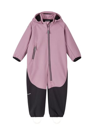 Wodoszczelny, miękki kombinezon softshell dla dzieci z kapturem, długimi rękawami, suwakami z przodu i po bokach, elastycznymi ściągaczami oraz czarnymi dolnymi nogawkami z paskami na stopy.