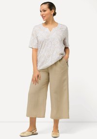 Ulla Popken WIDE ELASTIC WAIST - Short - dark putty