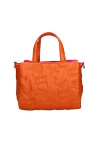 Sac à main en cuir orange avec deux poignées, motifs géométriques en relief, et doublure rose visible en haut.