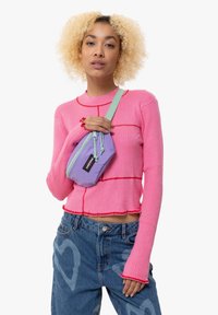 Eastpak SPRINGER POWR - Bältesväska - block lilac
