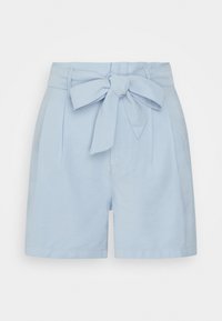 Světle modré lněné šortky s vázacím pasem, nařaseným předním dílem a bočními kapsami. Hladká textura, přizpůsobený tvar a délka nad kolena.