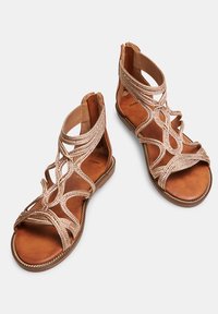 Bata Sandalai su kulkšnies dirželiu - hellbraun