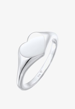 Silberring in Herzform mit einer polierten Oberfläche, eleganten Linien und einem verjüngten Band. Mit "925" gekennzeichnet, was Sterling Silber bedeutet.