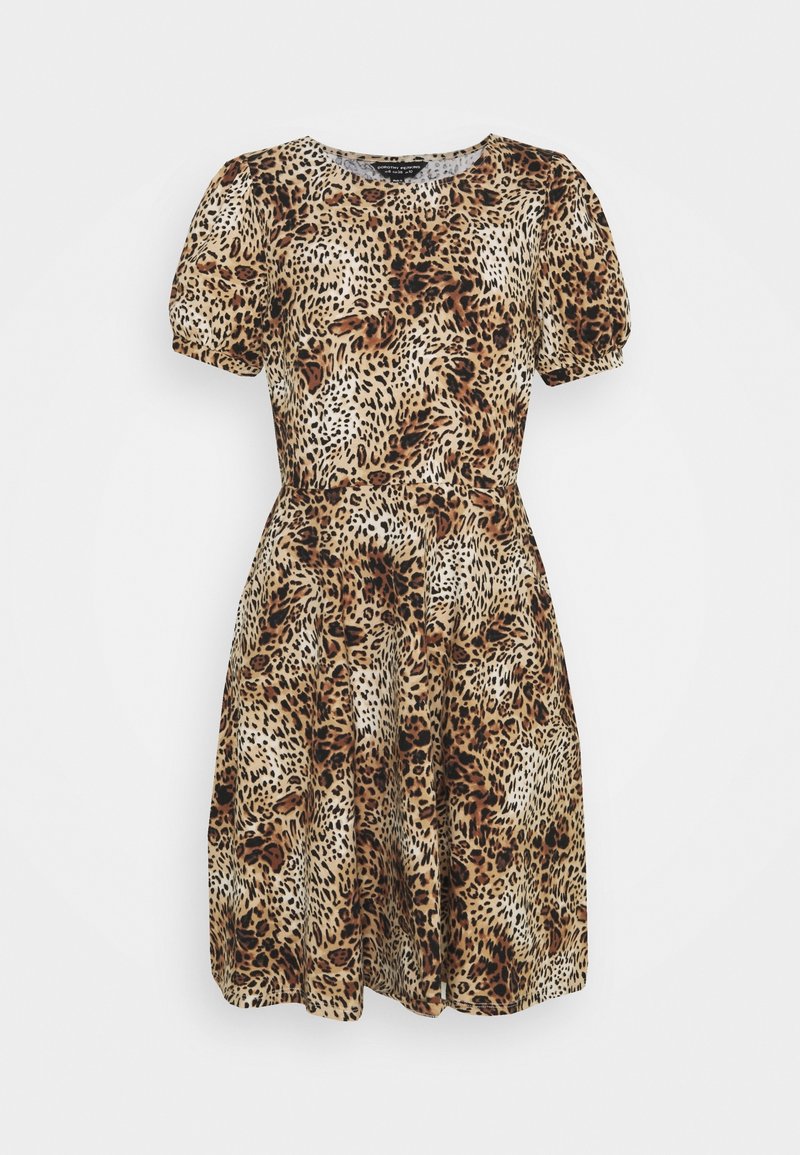 Robe courte à imprimé léopard avec manches bouffantes et taille ajustée, évasée en jupe trapèze.