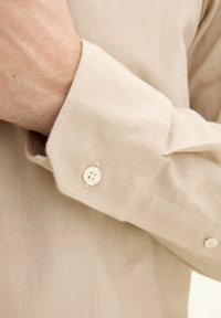 Oscar Jacobson REG FIT CUT AWAY BRUSHED - Overhemd - light beige
