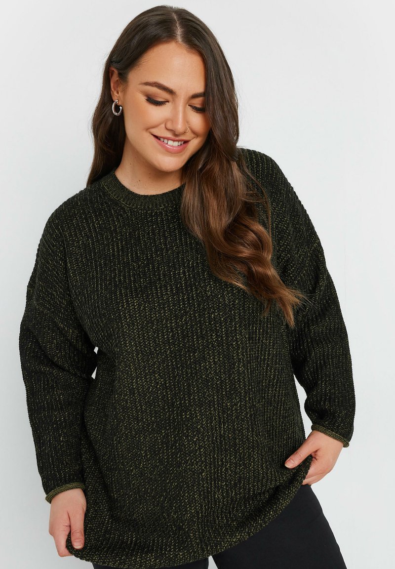 Pull vert en tricot avec une surface texturée, col rond et manches longues. Coupe ample avec un ourlet légèrement courbé.