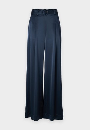 Pantaloni largi bleumarin, cu un finisaj satinat neted, având un brâu legat de sine și detalii cu pliseuri, concepuți pentru o croială lejeră.