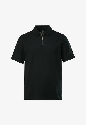 Camisa polo negra hecha de tela texturizada con mangas cortas y cuello con cremallera. Cuenta con un discreto logo de la marca en el interior.