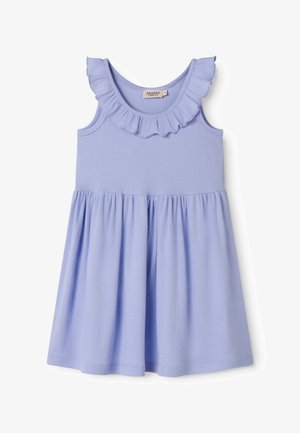Bezrukávové svetlofialové šaty pre batoľa s volánikovým výstrihom a naškrobenou sukňou, vyrobené z rebrovanej látky.