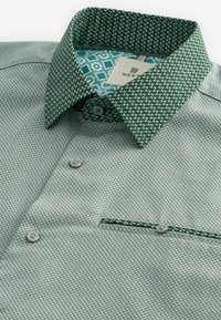 Next TRIMMED  SHORT SLEEVE  - Vapaa-ajan kauluspaita - green