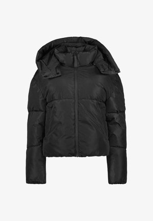 Zwarte cropped pufferjack met een capuchon, voorzien van een ritssluiting aan de voorkant en een gewatteerd ontwerp, geschikt voor koud weer.