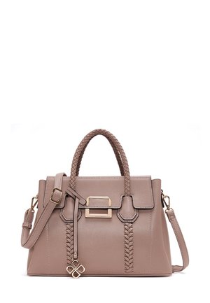 Borsa in pelle beige con manico intrecciato, tracolla staccabile, hardware dorato e un design strutturato con dettagli accentuati.