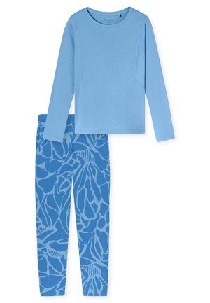 Ljusblå långärmad topp med en rund halsringning, matchad med blå leggings som har ett abstrakt mönster i en mörkare nyans av blått.