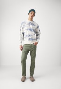 Levi's® 502™ TAPER - Traperice suženog kroja - four leaf clover