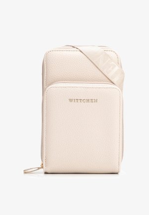 Malá obdélníková krémová kožená kabelka přes rameno s přední kapsou na zip a nastavitelným textilním popruhem, zlaté logo "WITTCHEN" na přední kapse.