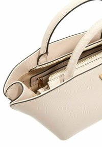 Beige handtas met textuuroppervlak, dubbele handvatten en ritsen in goudtint. Beschikt over een ruime binnenkant met meerdere vakken.