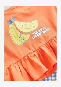 Unselected, orange navy gingham fruit