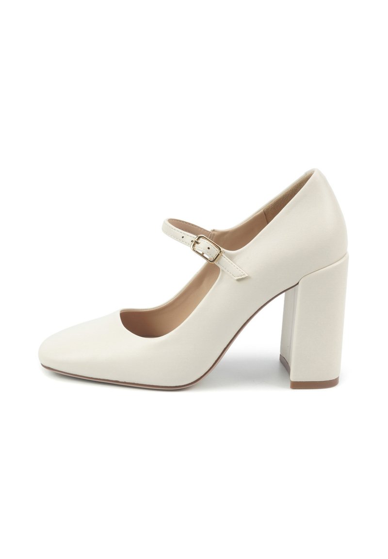 Talons Mary Jane en cuir blanc avec un bout arrondi, une sangle à boucle sur le coup de pied et un large talon carré. Texture lisse, design minimaliste.