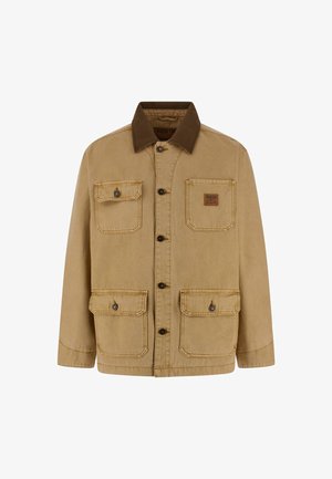 Braune Knopfjacke mit vier Vorderaschen, zwei davon mit Klappen und Knöpfen, sowie kontrastierendem dunkelbraunem Kragen.