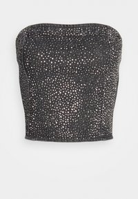 Svart denim utan axelband med glittrande silvernitar, figursydd passform och en slät, texturerad yta. Kanterna är snyggt sydda.