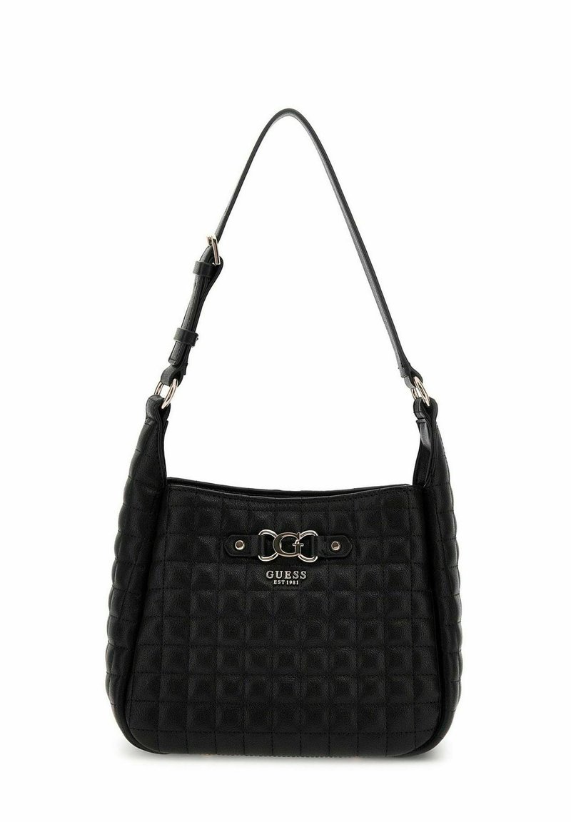 Sac à main noir matelassé avec une forme courbée, présentant un accent en métal argenté et un logo. Bandoulière ajustable pour plus de polyvalence.