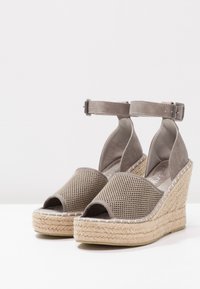 Superdry & Co Sandales à talons hauts - taupe