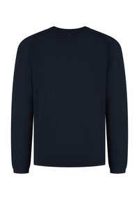 Marineblauwe lange mouwen trui, gebreide textuur, ronde hals, naadloze schouders en manchetten met ribbeldetails, eenvoudige achterkant.